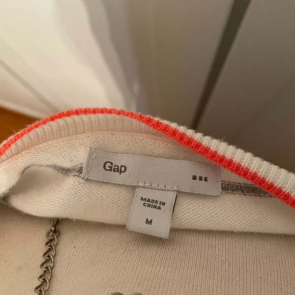 GAP sweater - size Medium - Picture 3 of 5